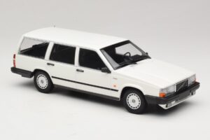 Volvo 740 GL Universaal Valge Minichamps 1:18 155171772 Metall - pilt 4/6