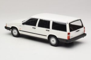 Volvo 740 GL Universaal Valge Minichamps 1:18 155171772 Metall - pilt 5/6