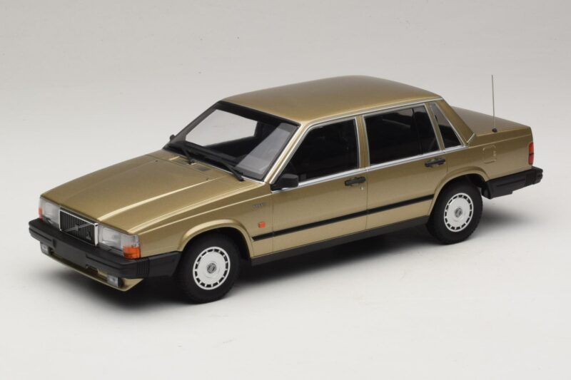Volvo 740 GL Kuldne Minichamps 1:18 155171700 Metall
