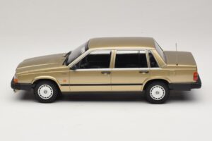 Volvo 740 GL Kuldne Minichamps 1:18 155171700 Metall - pilt 3/6
