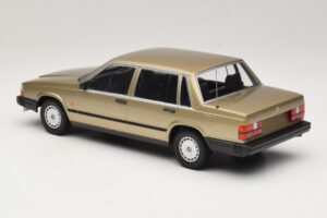 Volvo 740 GL Kuldne Minichamps 1:18 155171700 Metall - pilt 5/6