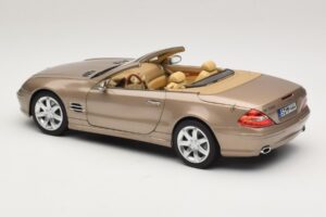 Mercedes SL500 R230 Travertine Beige Norev 1:18 183843 Metall - pilt 8/9