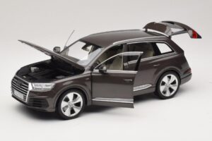 Audi Q7 4M Argus Brown Minichamps 1:18 5011407615 Metall - pilt 2/8