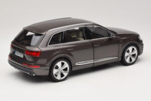 Audi Q7 4M Argus Brown Minichamps 1:18 5011407615 Metall - pilt 3/8