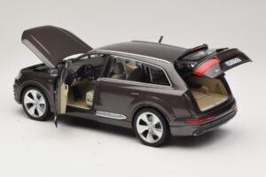 Audi Q7 4M Argus Brown Minichamps 1:18 5011407615 Metall - pilt 5/8