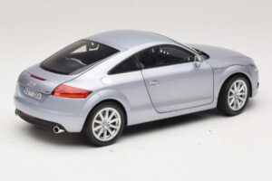 Audi TT 8N Silverblue Metallic Minichamps 1:18 100015020 Metall - pilt 3/8