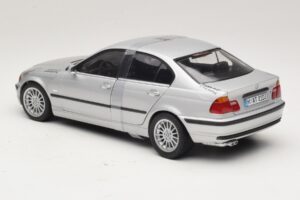 BMW 3-Series E46 6-Cylinder Hõbedane UT Models 1:18 20512 Metall - pilt 5/6