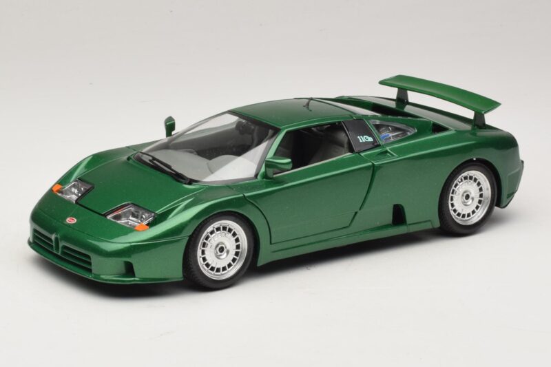 Bugatti EB110 Roheline Metallik Bburago 1:18 3003 Metall