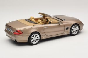 Mercedes SL500 R230 Travertine Beige Norev 1:18 183843 Metall - pilt 3/9