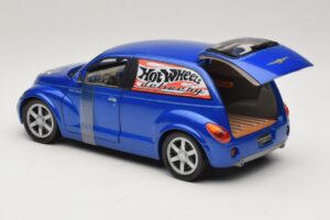 Chrysler PT Cruiser Tarne Sinine Hot Wheels 1:18 29616 Metall - pilt 4/7