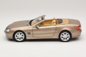 Mercedes SL500 R230 Travertine Beige Norev 1:18 183843 Metall - pilt 5/9
