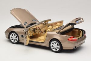 Mercedes SL500 R230 Travertine Beige Norev 1:18 183843 Metall - pilt 6/9