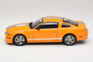 Ford Mustang GT S197 Grabber Orange Metallic AUTOart 1:18 73117-A1 Metall - pilt 4/8