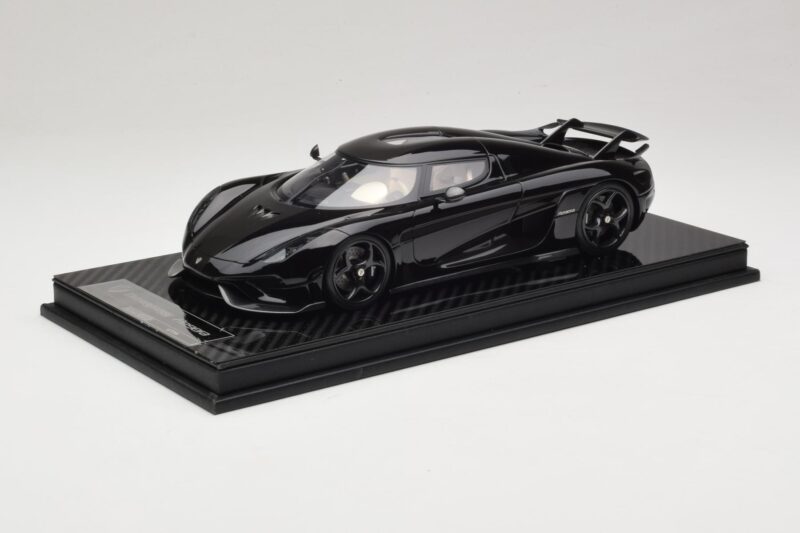 Koenigsegg Regera Must Süsinikupakett Beež Salong FrontiArt 1:18 REMC042 Vaik