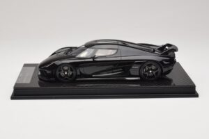 Koenigsegg Regera Must Süsinikupakett Beež Salong FrontiArt 1:18 REMC042 Vaik - pilt 3/7