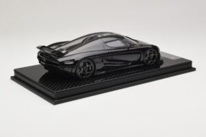 Koenigsegg Regera Must Süsinikupakett FrontiArt 1:18 F079-179 Vaik - pilt 2/7