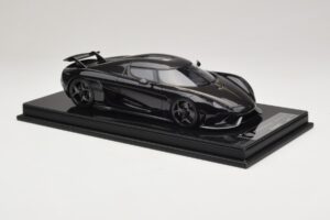 Koenigsegg Regera Must Süsinikupakett FrontiArt 1:18 F079-179 Vaik - pilt 4/7