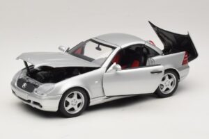 Mercedes SLK230 R170 AMG Roadster Hõbedane UT Models 1:18 26152 Metall - pilt 2/8