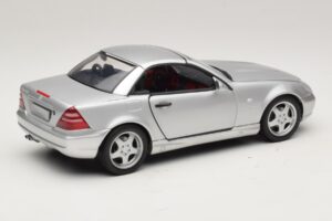 Mercedes SLK230 R170 AMG Roadster Hõbedane UT Models 1:18 26152 Metall - pilt 3/8