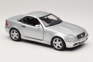 Mercedes SLK230 R170 AMG Roadster Hõbedane UT Models 1:18 26152 Metall - pilt 6/8