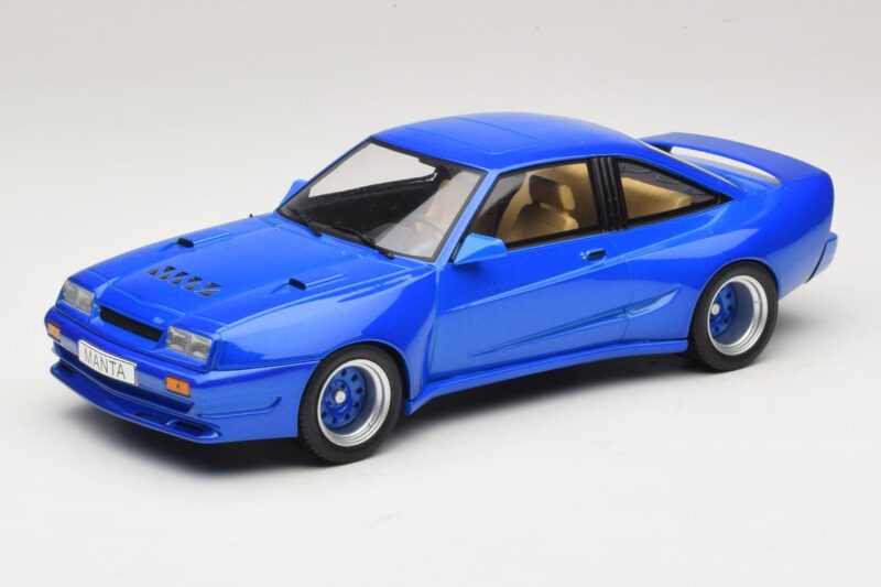 Opel Manta B Sinine Metallik MCG 1:18 MCG18258 Metall