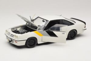Opel Manta B GT/E Valge Mustad Kohandatud Veljed Revell 1:18 08422 Metall - pilt 2/8