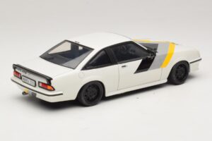 Opel Manta B GT/E Valge Mustad Kohandatud Veljed Revell 1:18 08422 Metall - pilt 3/8