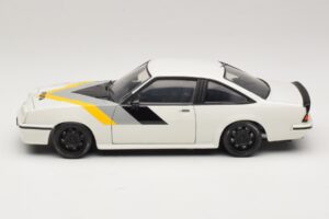Opel Manta B GT/E Valge Mustad Kohandatud Veljed Revell 1:18 08422 Metall - pilt 4/8