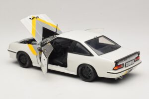 Opel Manta B GT/E Valge Mustad Kohandatud Veljed Revell 1:18 08422 Metall - pilt 5/8