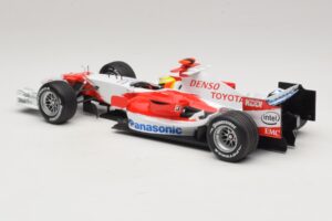 Panasonic Toyota Racing TF106 #12 R. Schumacher 2006 Minichamps 1:18 AM59557K Metall - pilt 5/7