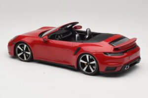 Porsche 911 992 Turbo S Kabriolett Tumepunane Minichamps 1:18 PORSCHE007 Metall - pilt 5/6