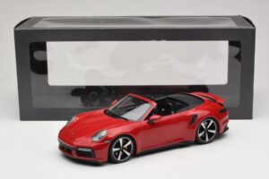Porsche 911 992 Turbo S Kabriolett Tumepunane Minichamps 1:18 PORSCHE007 Metall - pilt 6/6