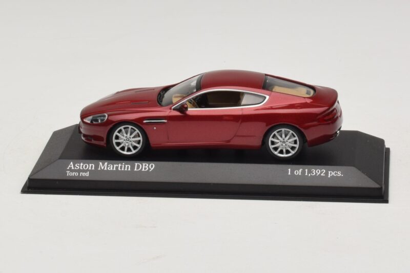 Aston Martin DB9 Punane Metallik Minichamps 1:43 Aston Martin DB9 Punane Metallik Minichamps 1:43 400137340 Metall