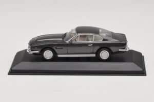 Aston Martin DBS On Her Majesty's Secret Service Asenduskarp Minichamps 1:43 436137600-R1 Metall
