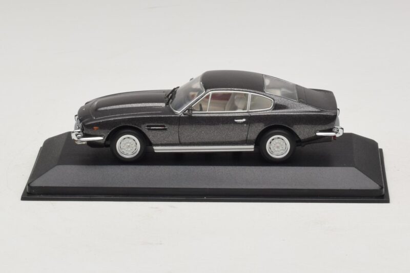 Aston Martin DBS On Her Majesty's Secret Service Asenduskarp Minichamps 1:43 436137600-R1 Metall