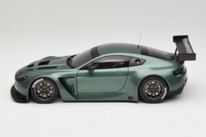 Aston Martin V12 Vantage GT3 Roheline AUTOart 1:18 81306 Metall - pilt 3/6