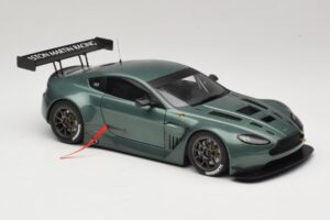 Aston Martin V12 Vantage GT3 Roheline AUTOart 1:18 81306 Metall - pilt 4/6
