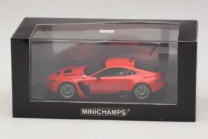 Aston Martin V12 Vantage GT3 Punane Minichamps 1:43 4371121392 Metall - pilt 4/4