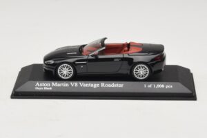 Aston Martin V8 Vantage Roadster Must Metallik Minichamps 1:43 400137431 Metall