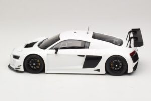Audi R8 LMS Ultra Valge 2015 Minichamps 1:18 153151100 Metall - pilt 3/6