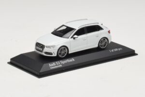 Audi S3 8V Sportback Valge Minichamps 1:43 437013010 Metall - pilt 2/4