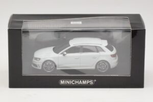Audi S3 8V Sportback Valge Minichamps 1:43 437013010 Metall - pilt 4/4