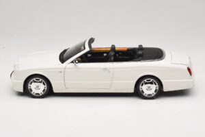 Bentley Azure Glacier White Asenduskarp Minichamps 1:18 100139502-R1 Metall - pilt 4/8