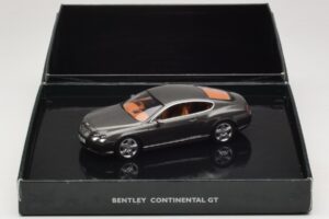 Bentley Continental GT Cypress Green Minichamps 1:43 BL312 Metall - pilt 4/4