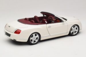 Bentley Continental GTC Valge Asenduskarp Minichamps 1:18 100139032-R1 Metall - pilt 3/8