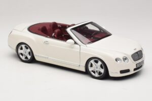 Bentley Continental GTC Valge Asenduskarp Minichamps 1:18 100139032-R1 Metall - pilt 6/8