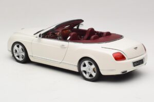 Bentley Continental GTC Valge Asenduskarp Minichamps 1:18 100139032-R1 Metall - pilt 7/8