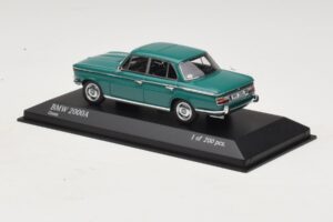 BMW 2000A Roheline Minichamps 1:43 437023001 Metall - pilt 3/4