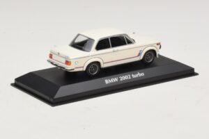 BMW 2002 Turbo Valge Maxichamps 1:43 940022201 Metall - pilt 2/4