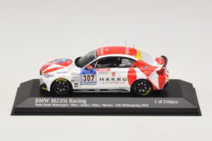 BMW M235i Bong Motorsport #307 Nett / Akata 24 Hours of Nurburgring 2015 Minichamps 1:43 437152507 Metall